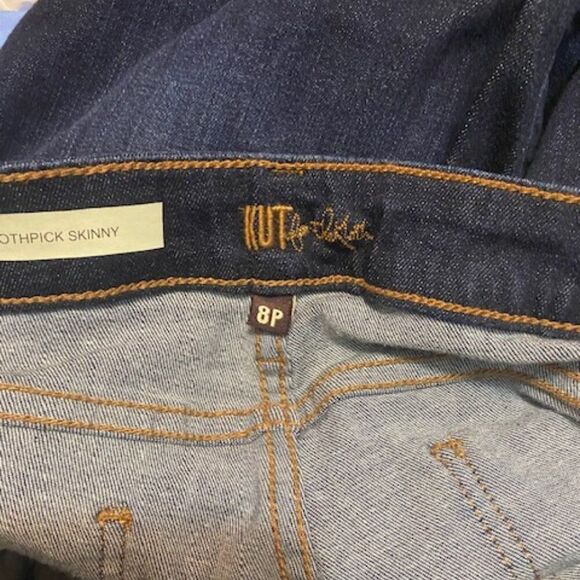 Kut from the Kloth Dayna 5 pocket distressed indigo toothpick skinny, size 8P - Picture 3 of 4